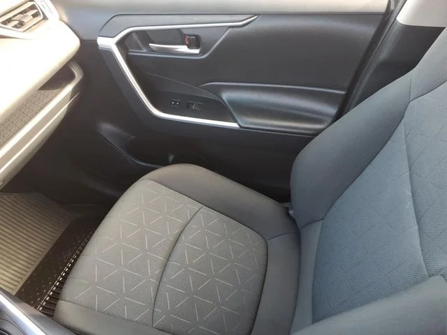 2024 Toyota RAV4 XLE - Photo 24