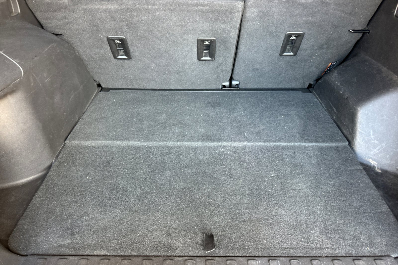 Used 2018 Blue GMC SLE image 16