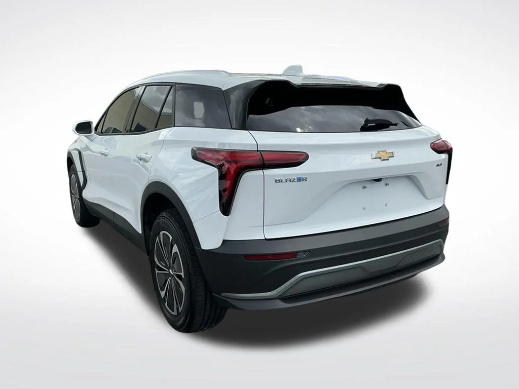 Used 2024 White Chevrolet LT image 9