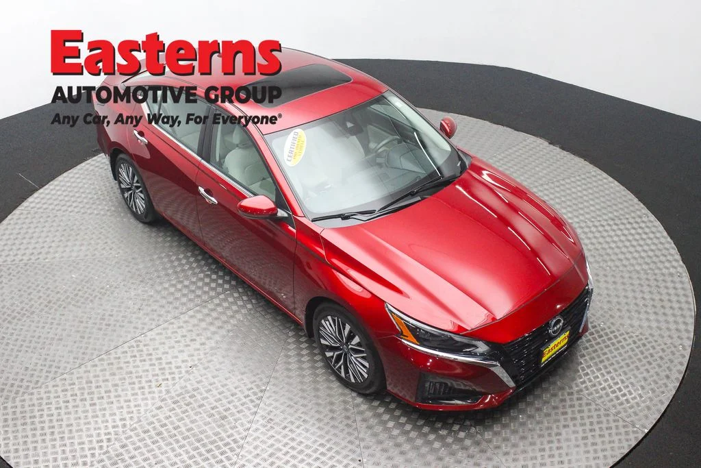 Used 2023 Red Nissan 2.5 SV image 3