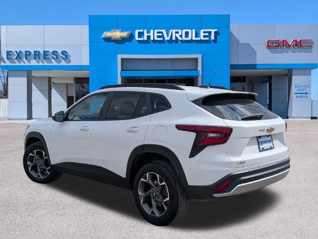 Used 2025 White Chevrolet LT image 5