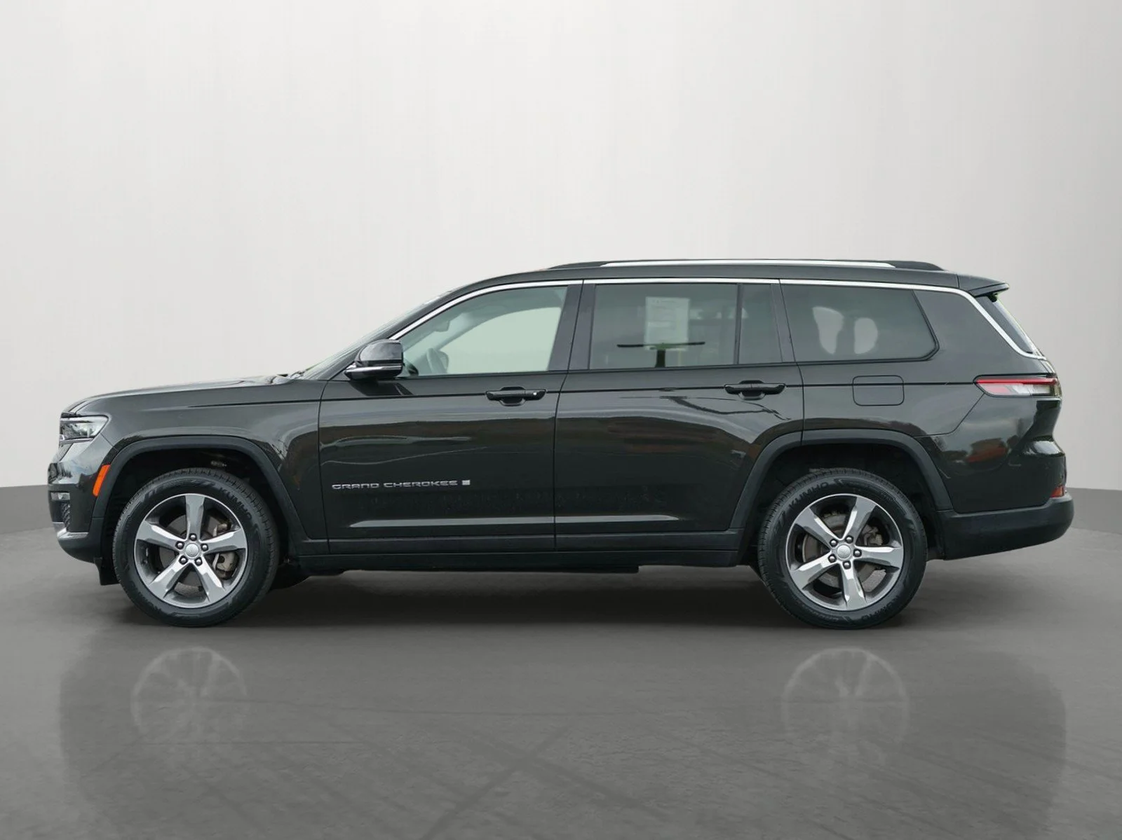 Used 2021 Rocky Mountain Pearlcoat Jeep Limited image 4