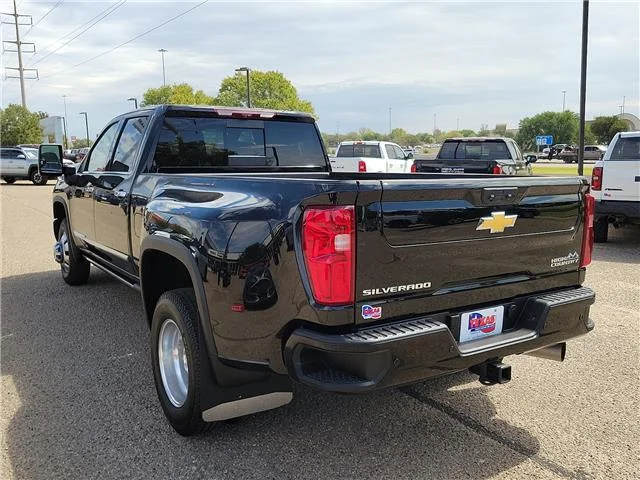Used 2026 Black Chevrolet High Country 4x4 Crew Cab 8 ft. box 172 in. WB DRW image 2