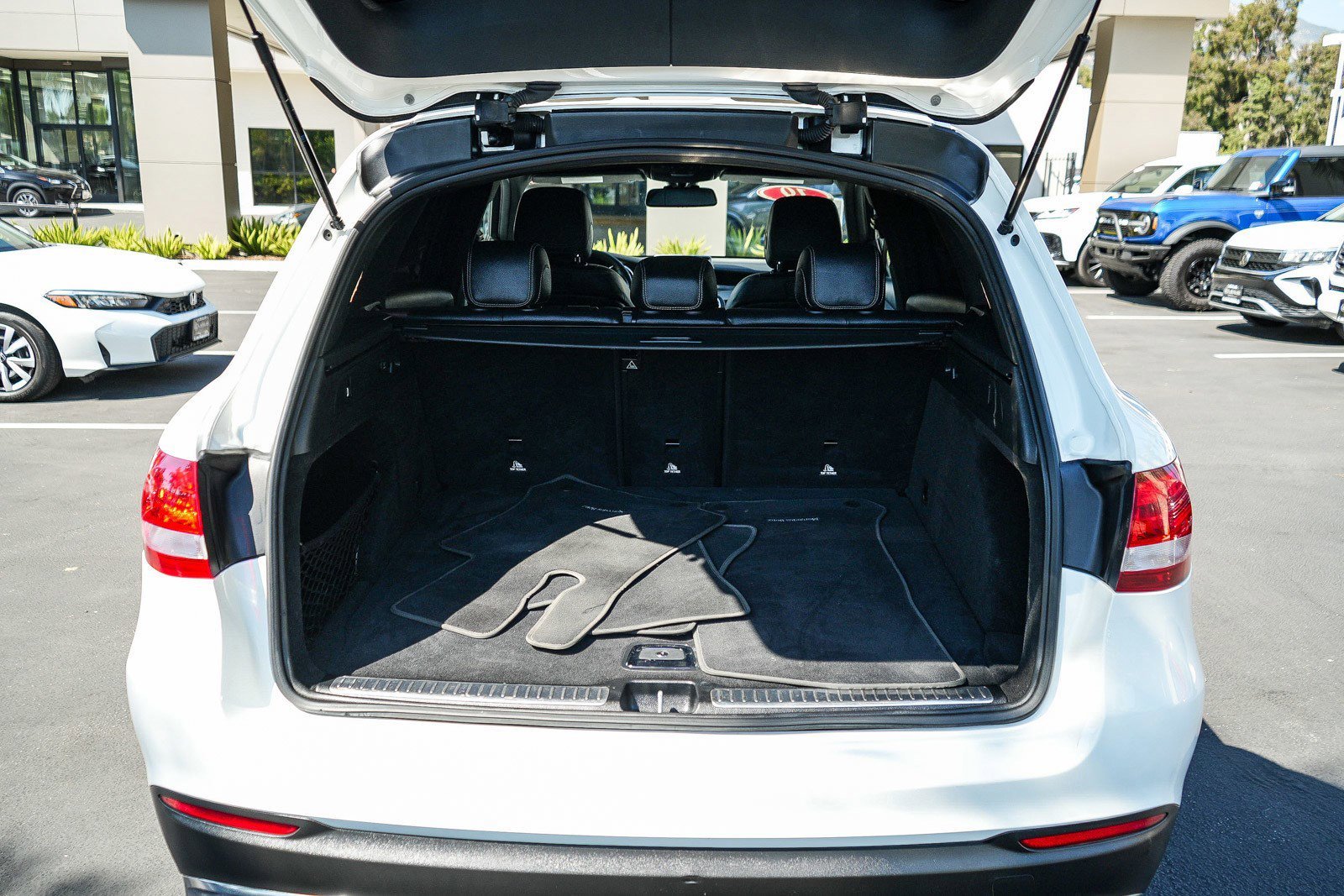 Used 2019 Polar White Mercedes-Benz 300 image 25