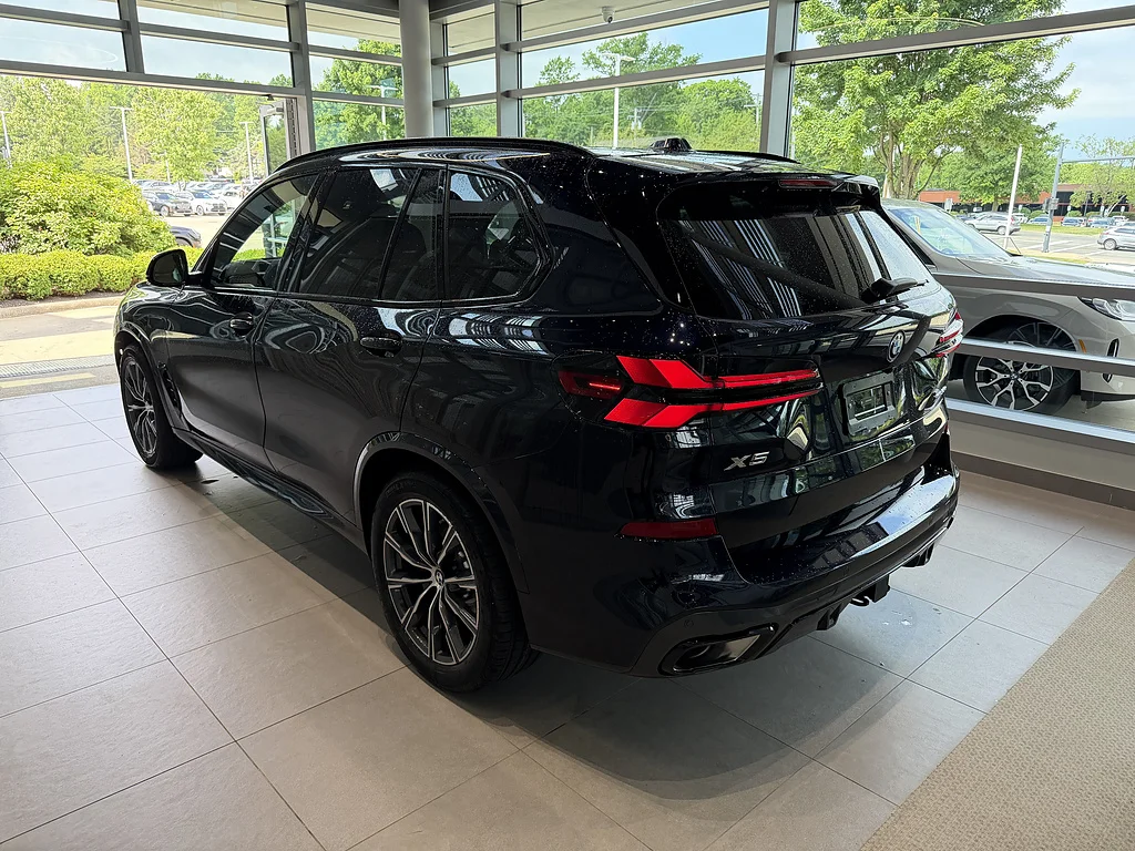 New 2026 Carbon Black Metallic BMW xDrive50e image 4