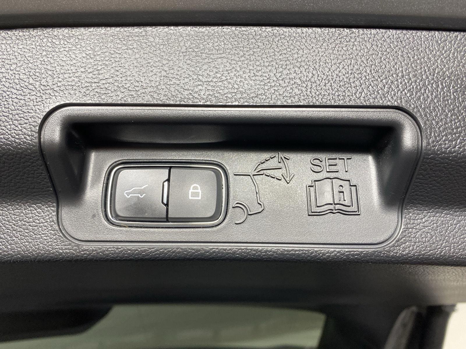 Used 2023 Iconic Silver Ford XLT image 28