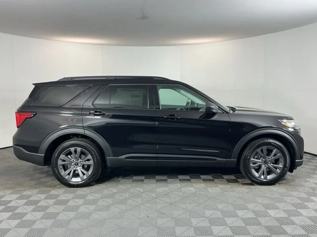 New 2026 Agate Black Metallic Ford Active image 4