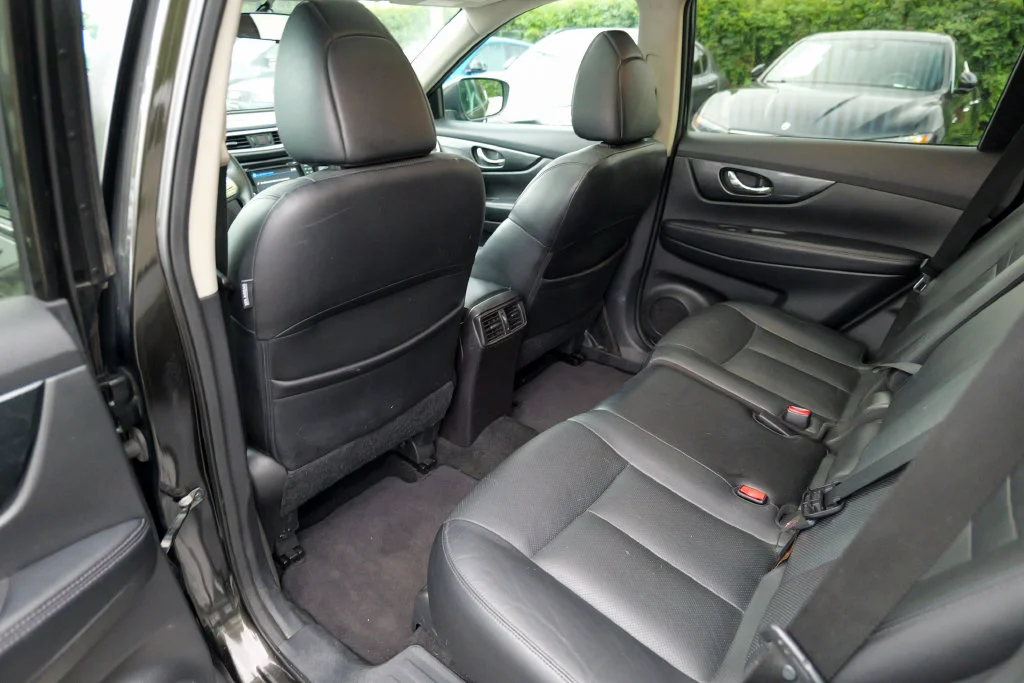 Used 2015 Midnight Jade Nissan SL image 25