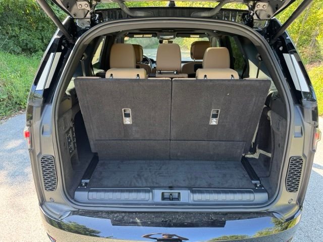 New 2026 Santorini Black Land Rover Dynamic SE image 15