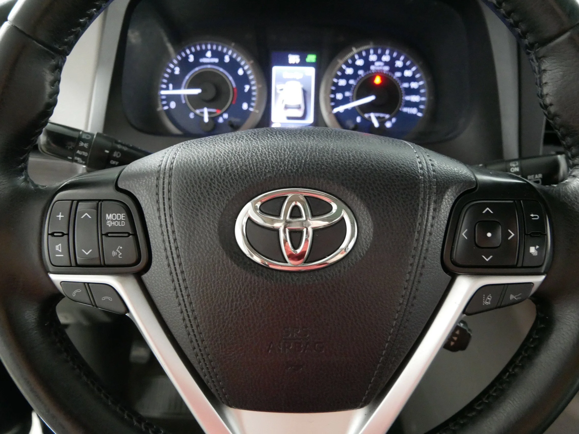 Used 2018 Parisian Night Pearl Toyota XLE image 25