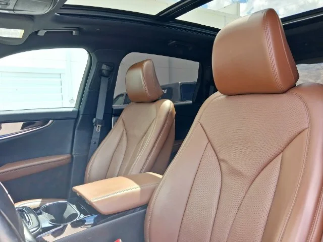 Used 2023 Black Lincoln Reserve image 11