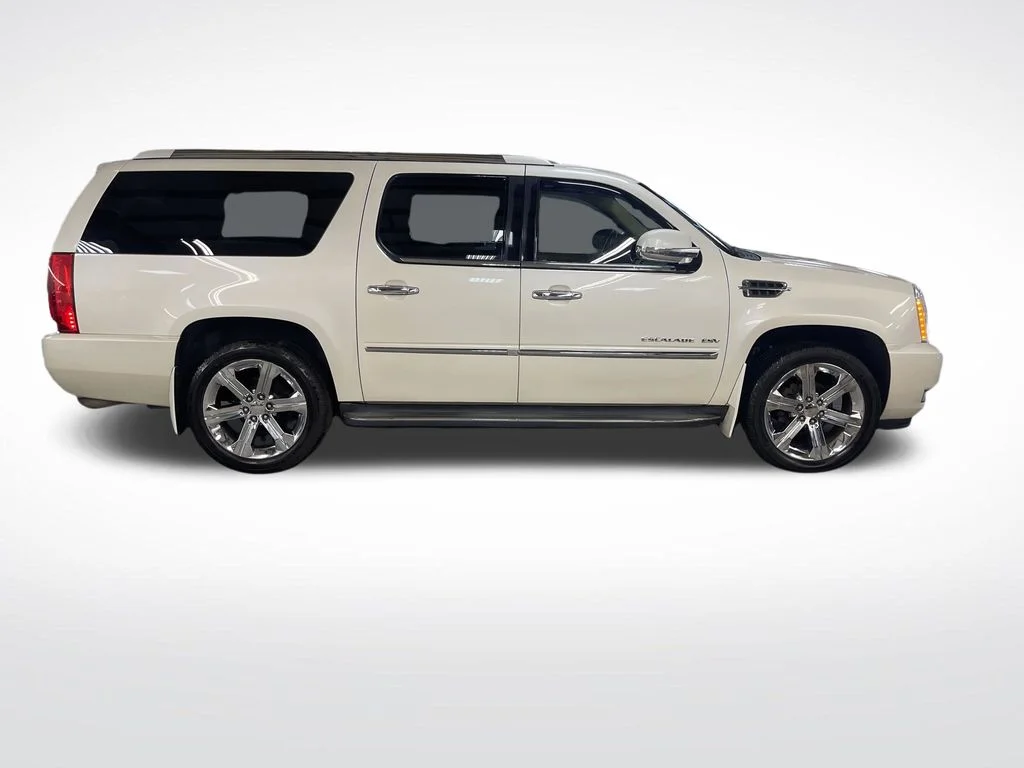 Used 2013 White Cadillac Luxury image 7