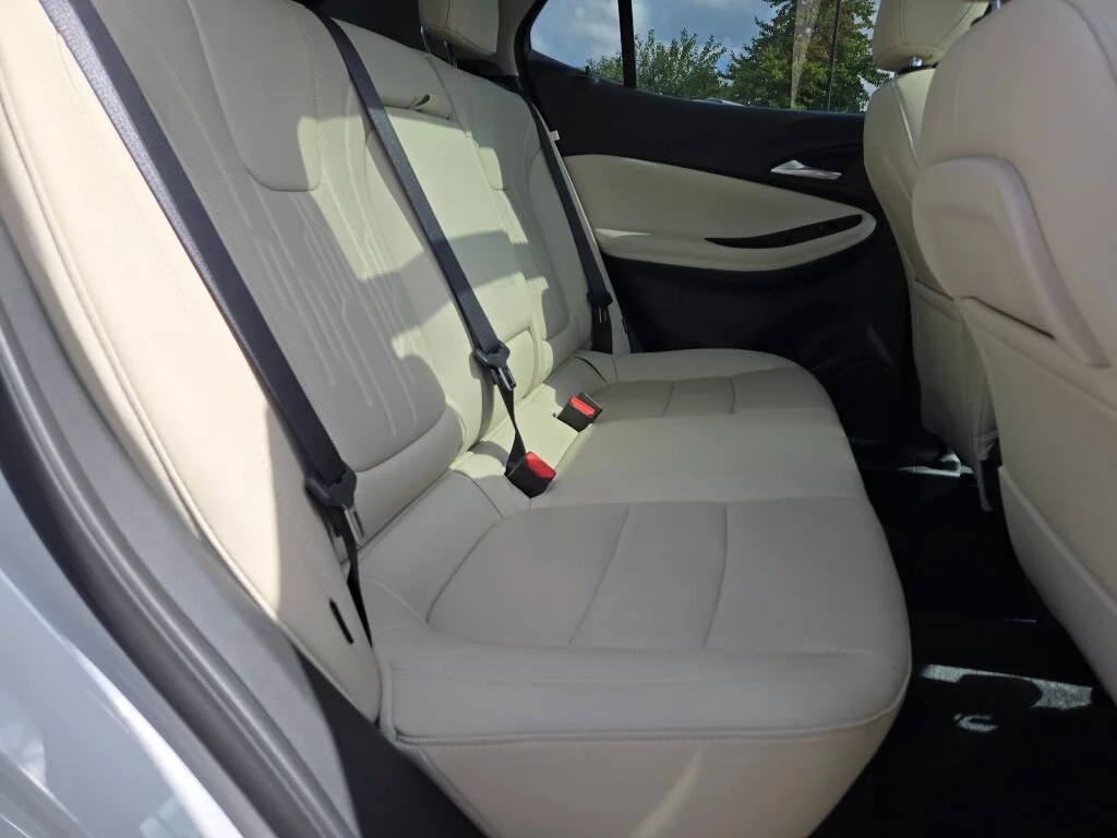 Used 2026 White Buick Avenir image 9