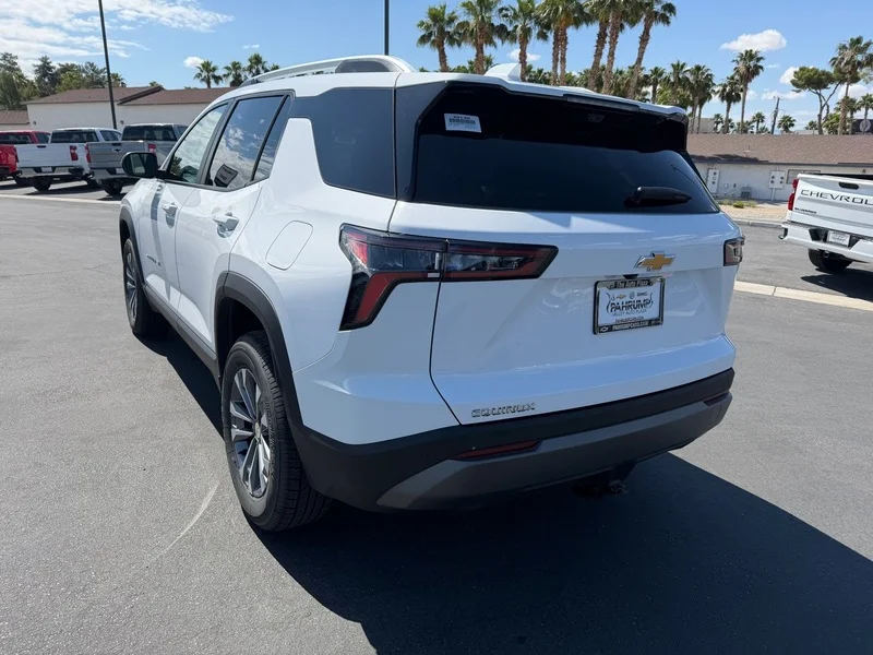 Used 2025 Summit White Chevrolet LT image 5