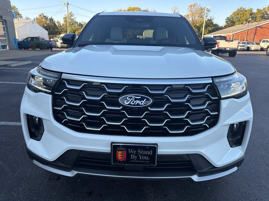 New 2027 Star White Metallic Tri-Coat Ford Platinum™ image 8