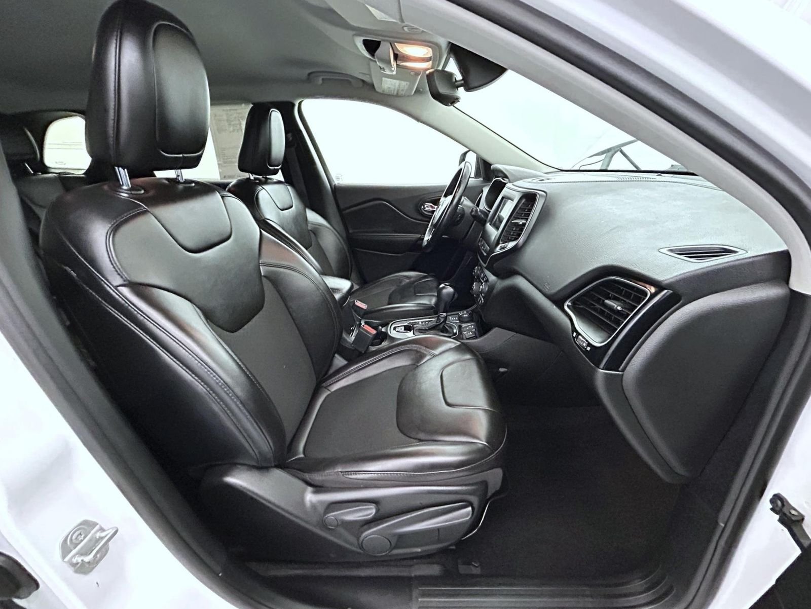 Used 2021 White Jeep Altitude image 15