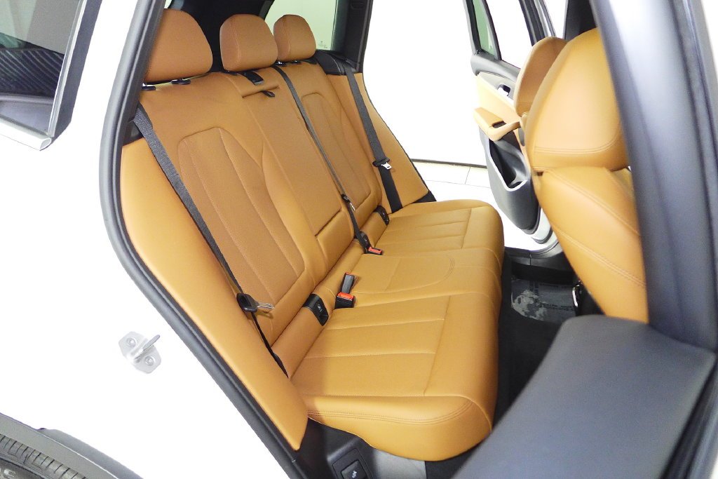 Used 2024 Alpine White BMW sDrive30i image 20