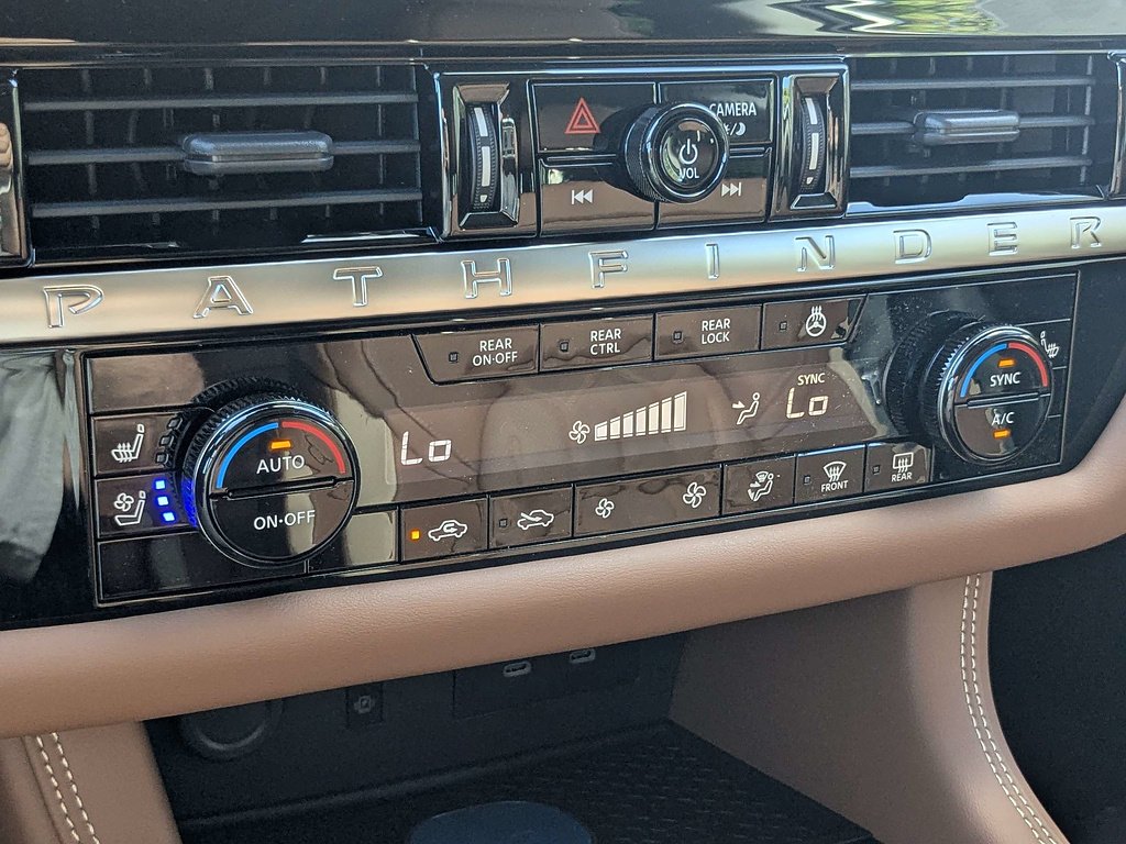 New 2026 Boulder Gray Pearl / Super Black Two-tone Nissan Platinum image 23