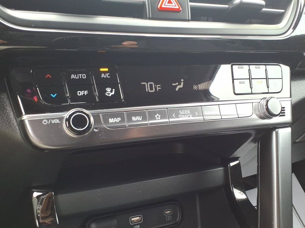 Used 2025 White Kia S image 37
