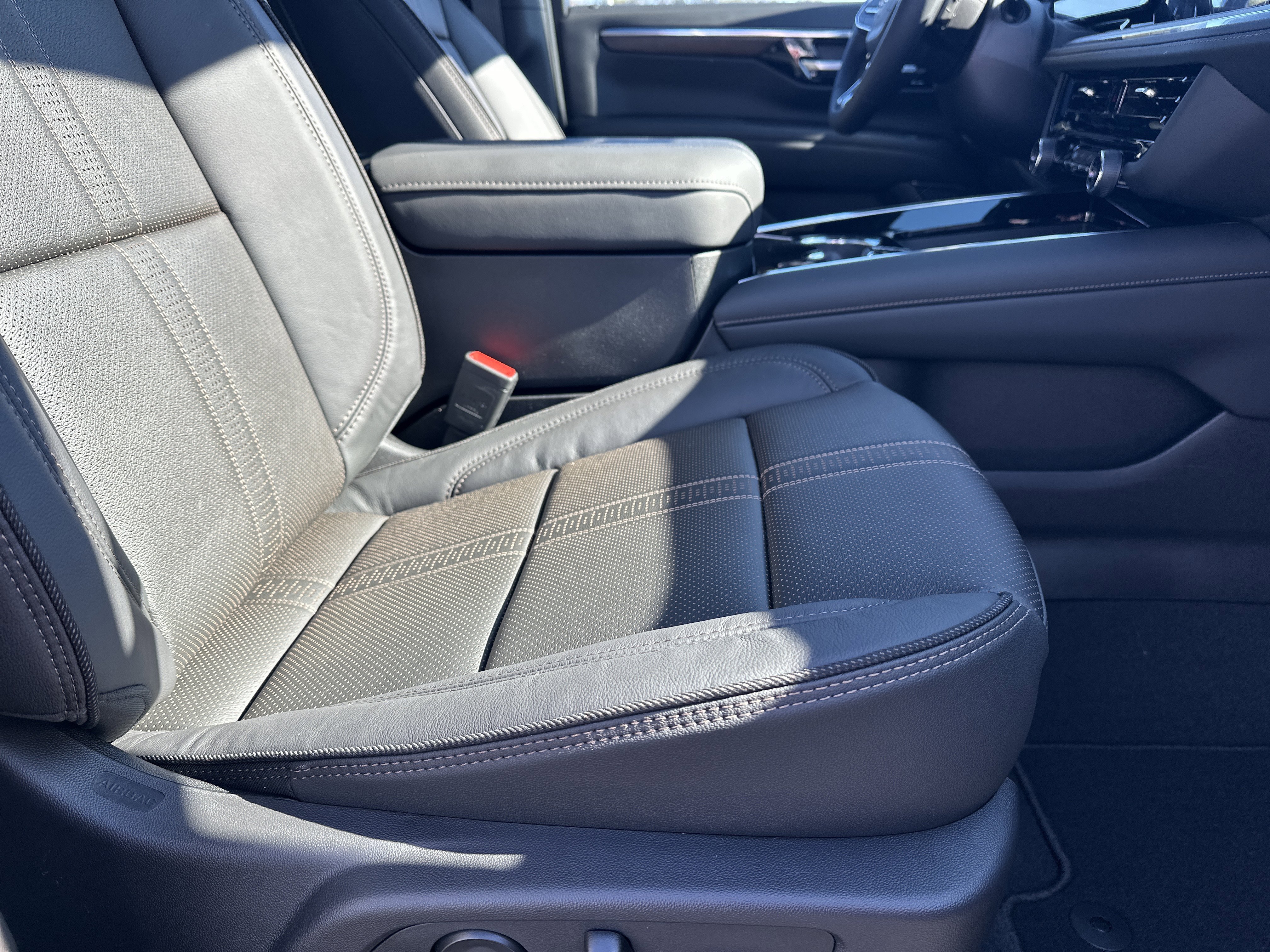 2026 Chevrolet Suburban High Country - Photo 14