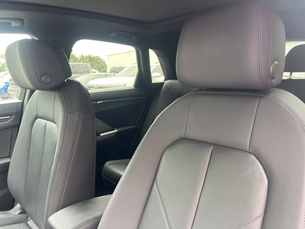 Certified Used 2025 Mythos Black Metallic Audi Premium image 10