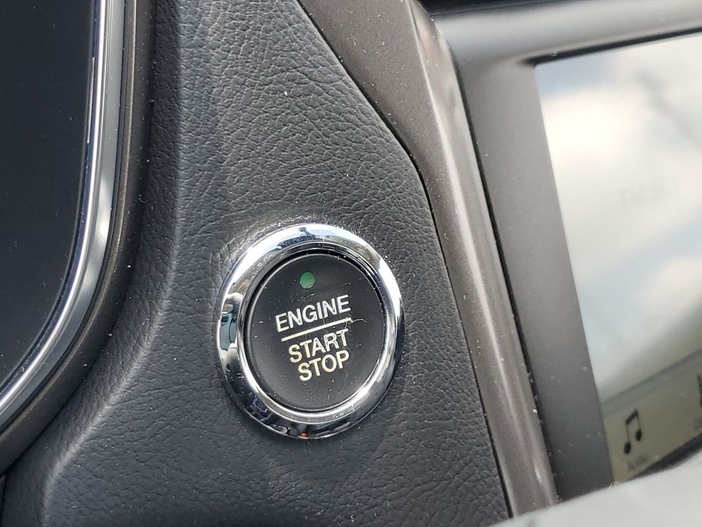 Used 2017 Red Ford SE image 25