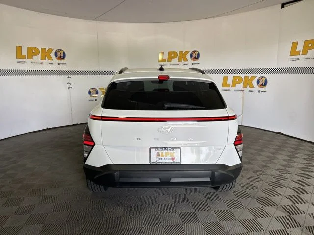 Used 2024 White Hyundai SEL image 4