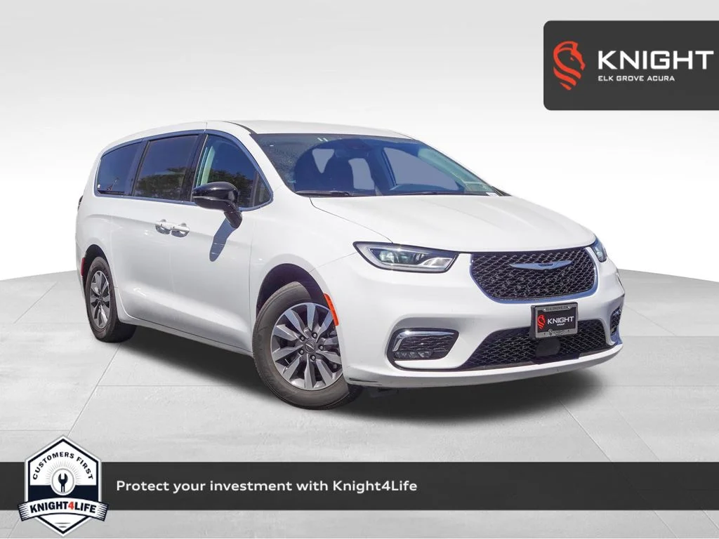 2024 Chrysler Pacifica Hybrid Select PHEV's photo