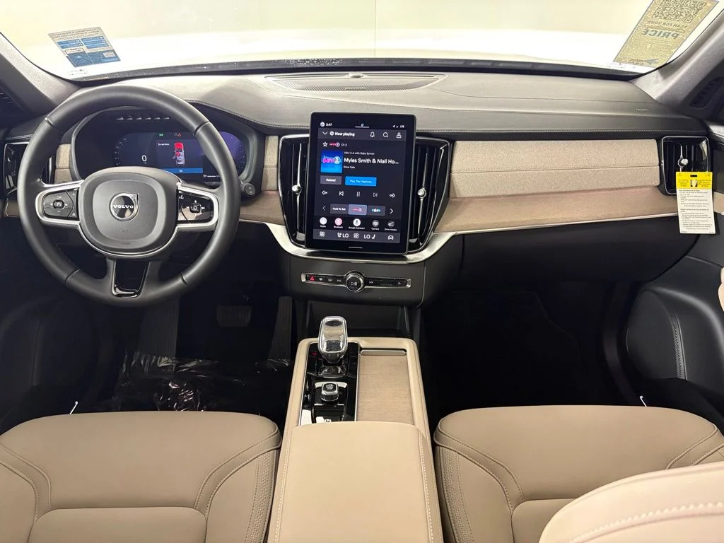 New 2026 Aurora Blue Volvo B6 Plus 7-Seater image 39