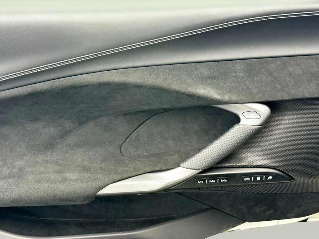 Used 2025 Bianco Avus Ferrari  image 20
