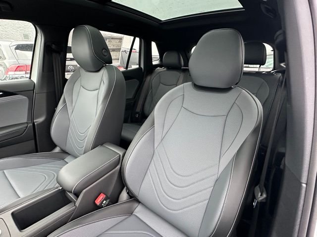 New 2026 Opal White Pearl Volkswagen 2.0T SE R-Line Black image 27