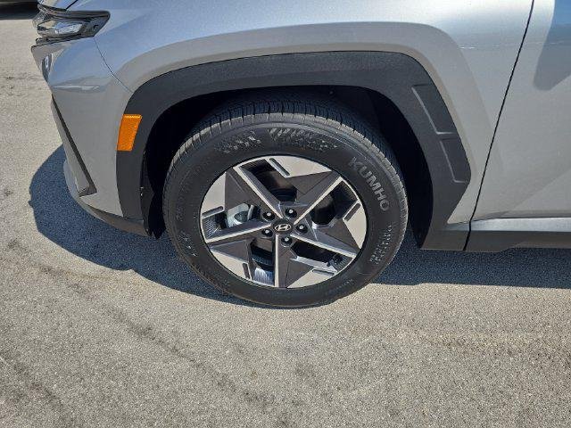 New 2026 Silver Hyundai SEL FWD image 10