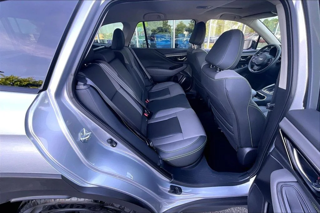 Used 2025 Silver Subaru Onyx Edition image 30