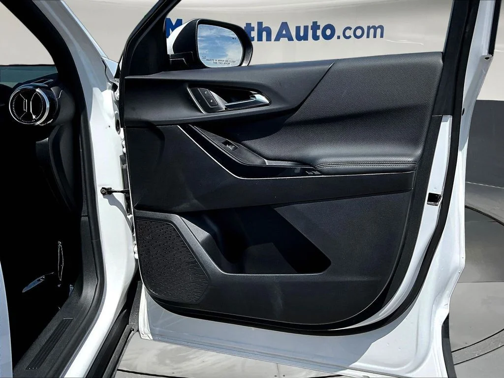 Used 2025 White Chevrolet LT image 30