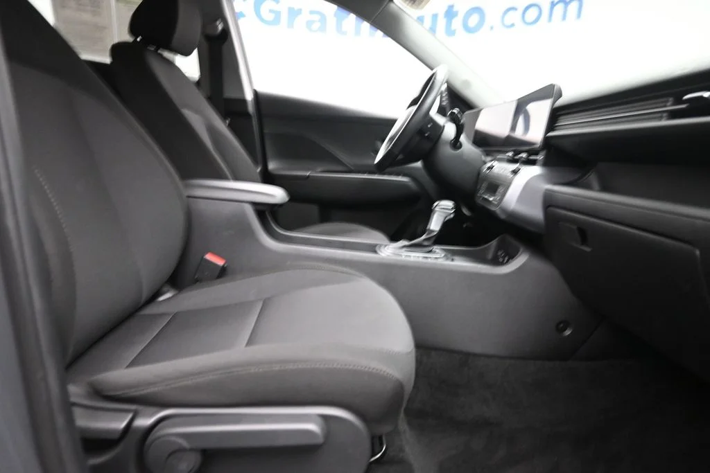 Used 2025 Gray Hyundai SEL image 9