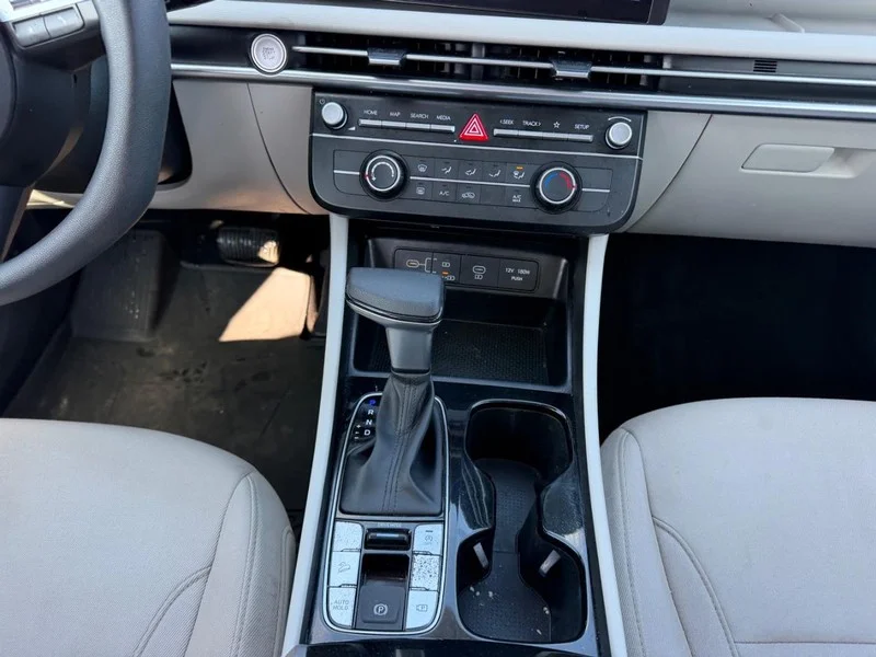 Certified Used 2025 Hampton Gray Hyundai SE image 16