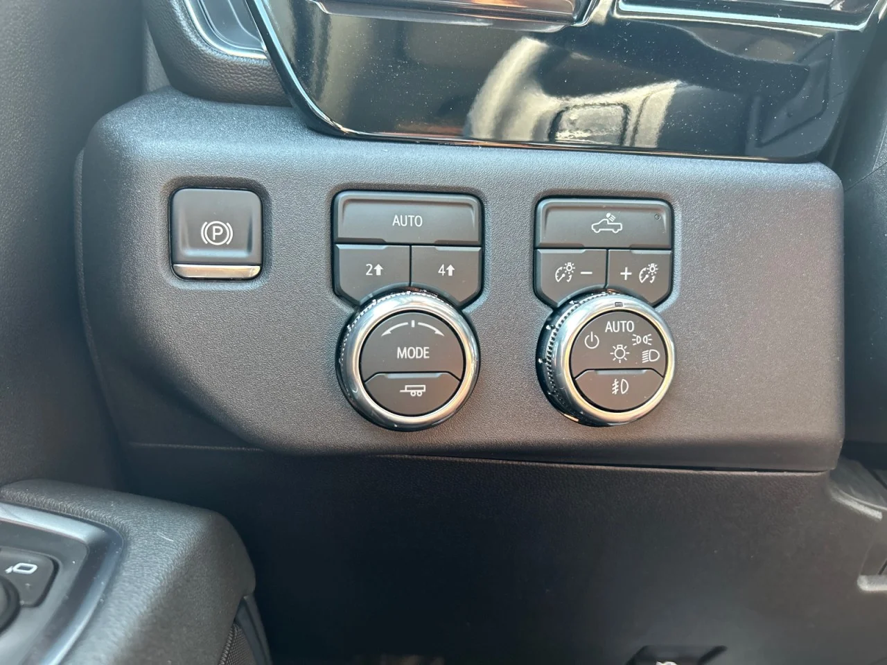 New 2026 Sterling Metallic GMC Elevation image 15