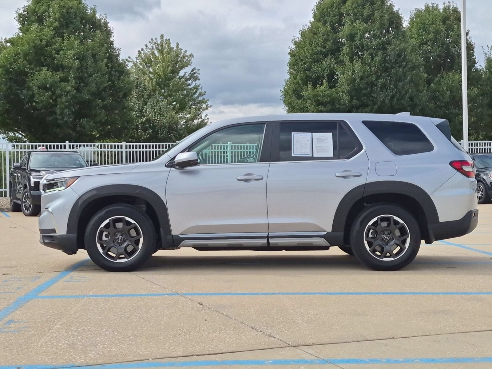 2025 Honda Pilot EX-L+ - Photo 9