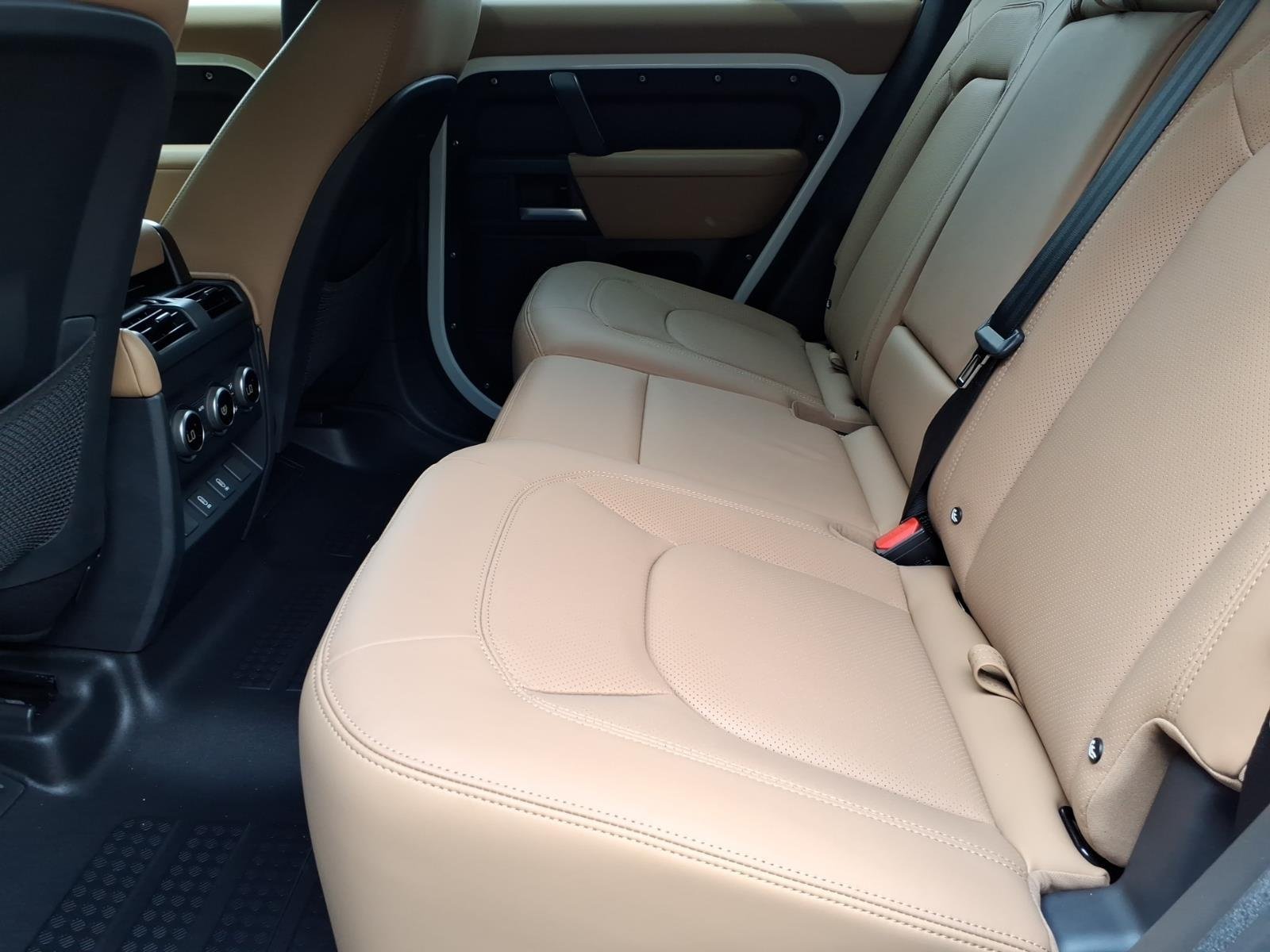 New 2026 Fuji White LAND ROVER X-Dynamic SE image 5