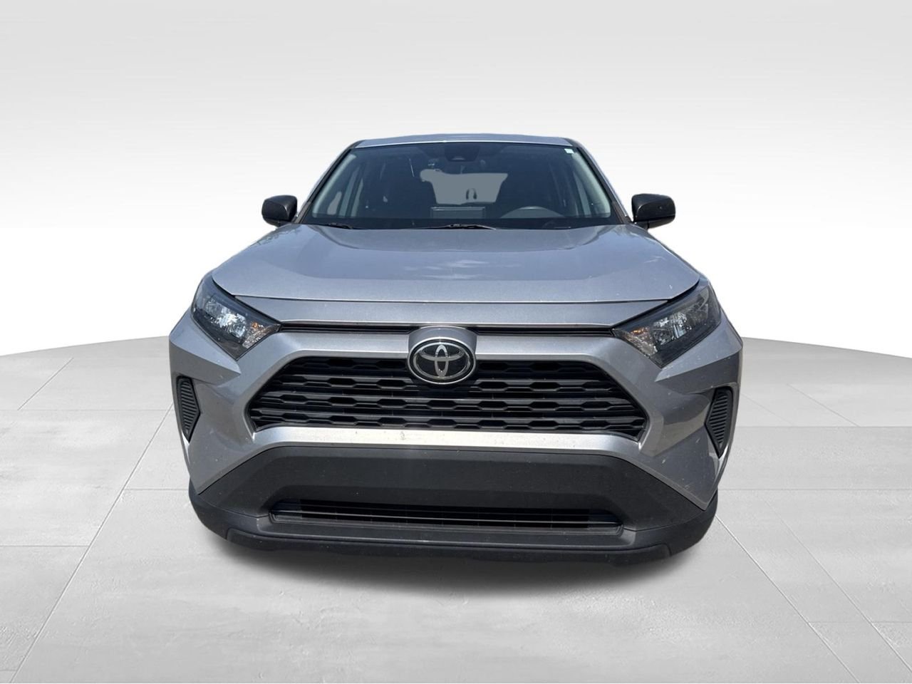 Used 2022 Silver Toyota LE image 2