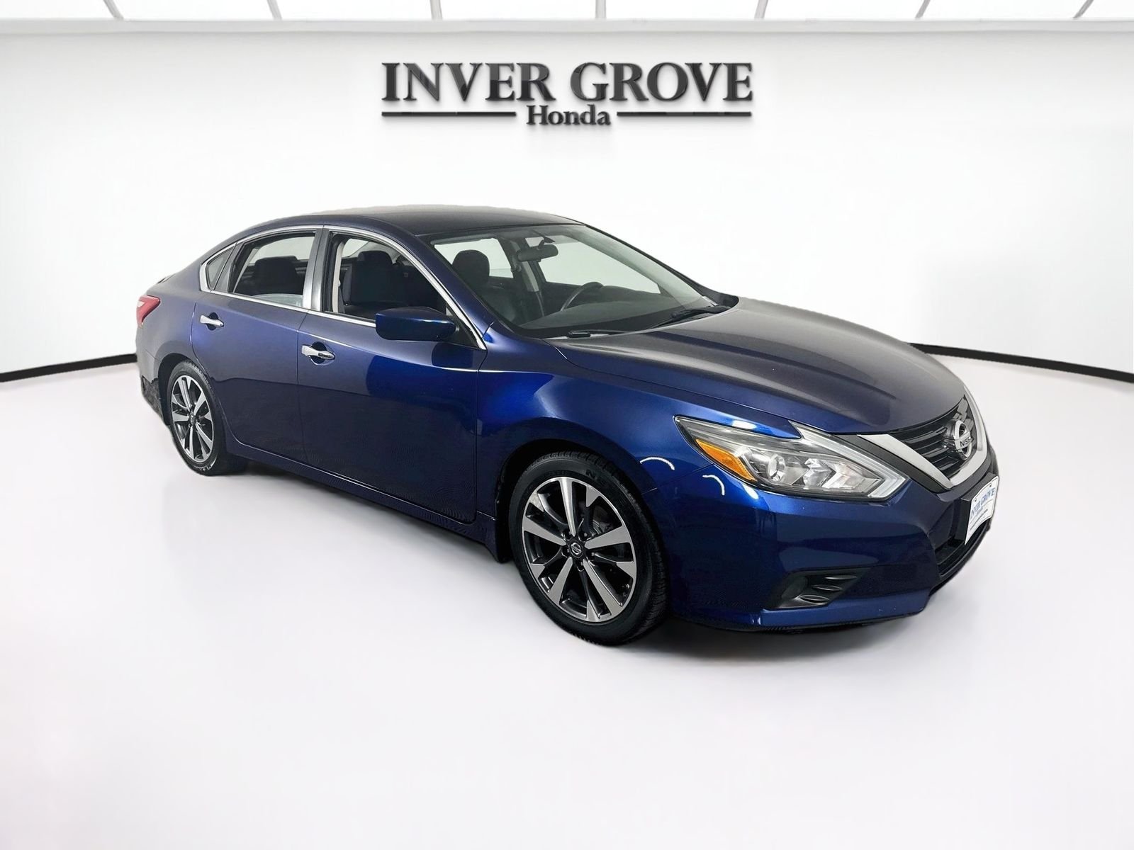 Used 2016 Nissan Altima SR with VIN 1N4AL3AP0GC161181 for sale in Inver Grove Heights, Minnesota