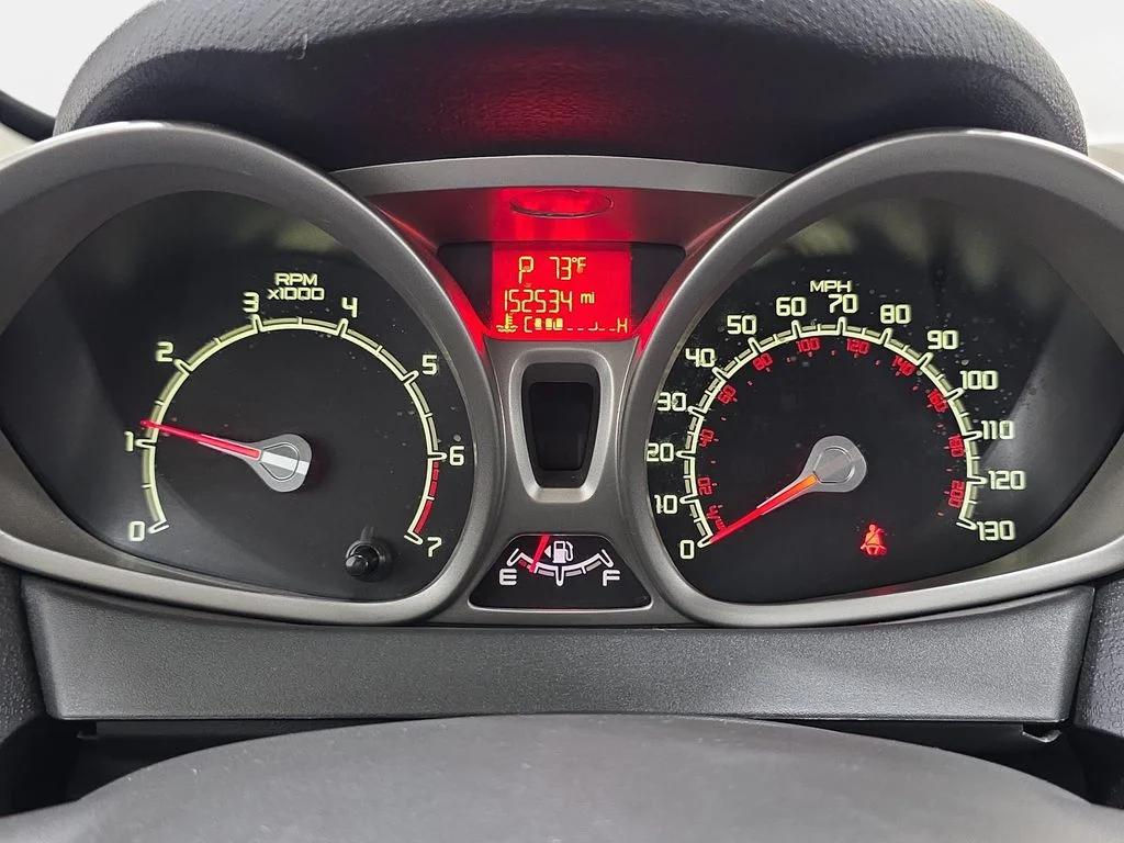 Used 2013 Oxford White Ford SE image 18