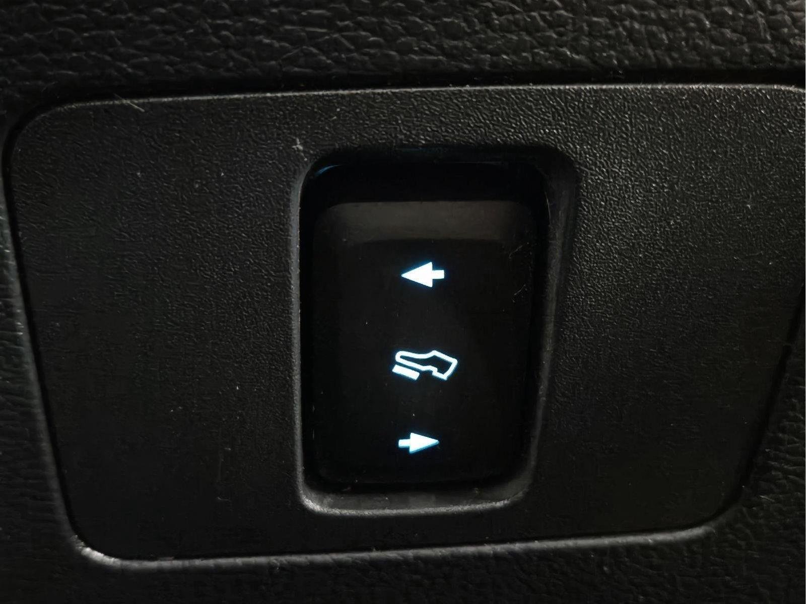 Used 2022 Iconic Silver Ford Lariat image 21