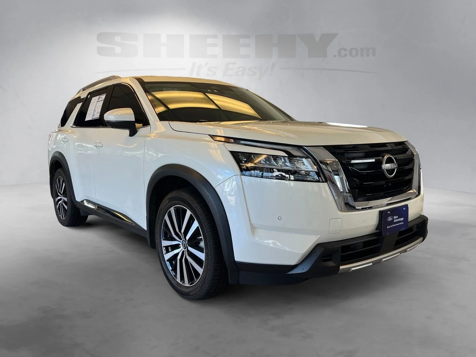 Used 2023 White Nissan Platinum image 2