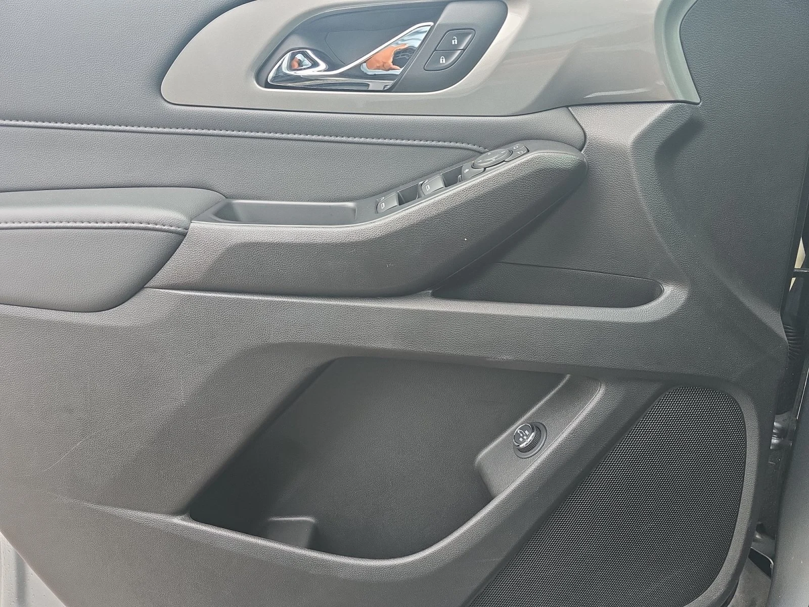 Used 2024 Sterling Gray Metallic Chevrolet LT Cloth image 27