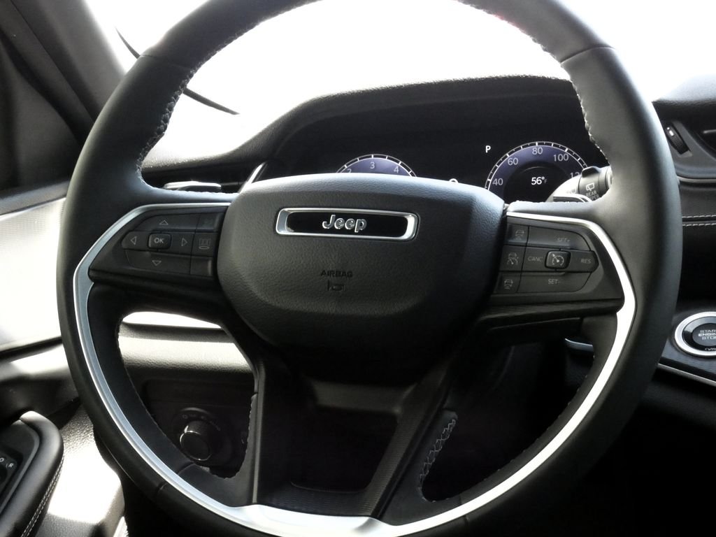 Used 2023 Gray Jeep Altitude image 11