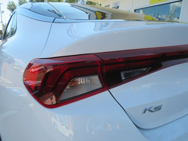 Used 2022 Glacial White Pearl Kia LX image 34
