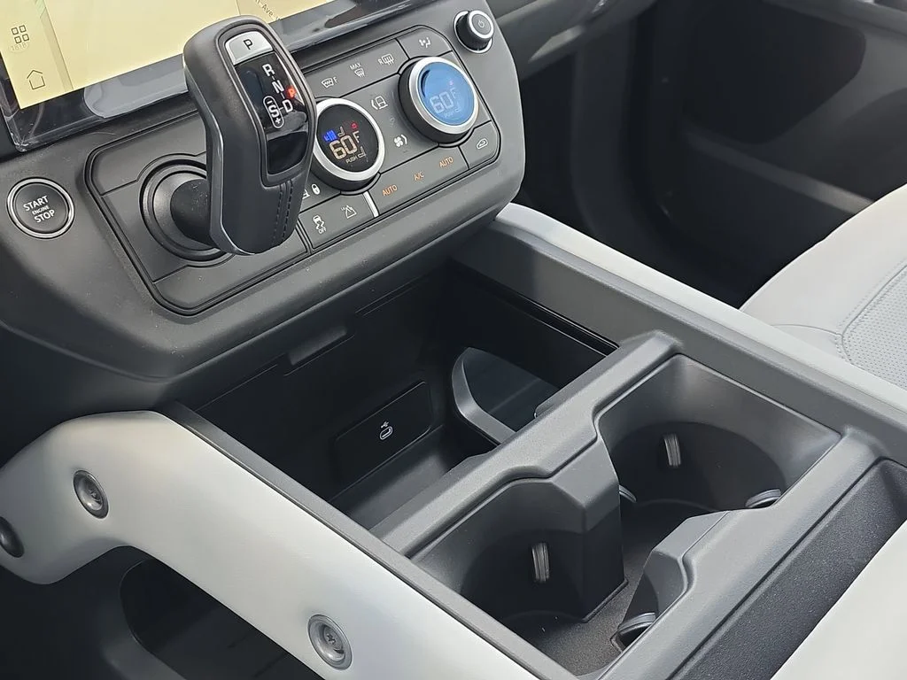 New 2026 Woolstone Green LAND ROVER X-Dynamic SE image 25