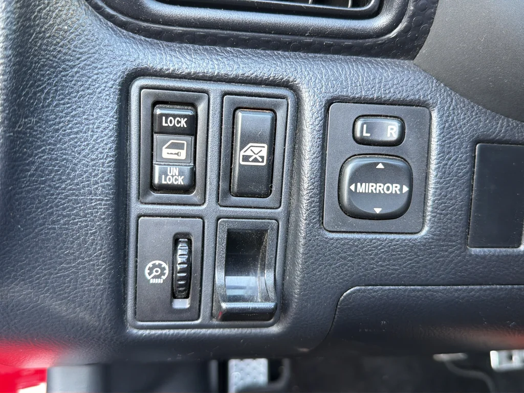 Used 2000 Red Toyota Base image 40