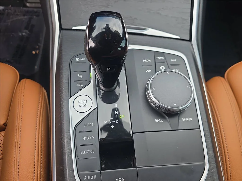 Used 2022 White BMW 330e xDrive image 22